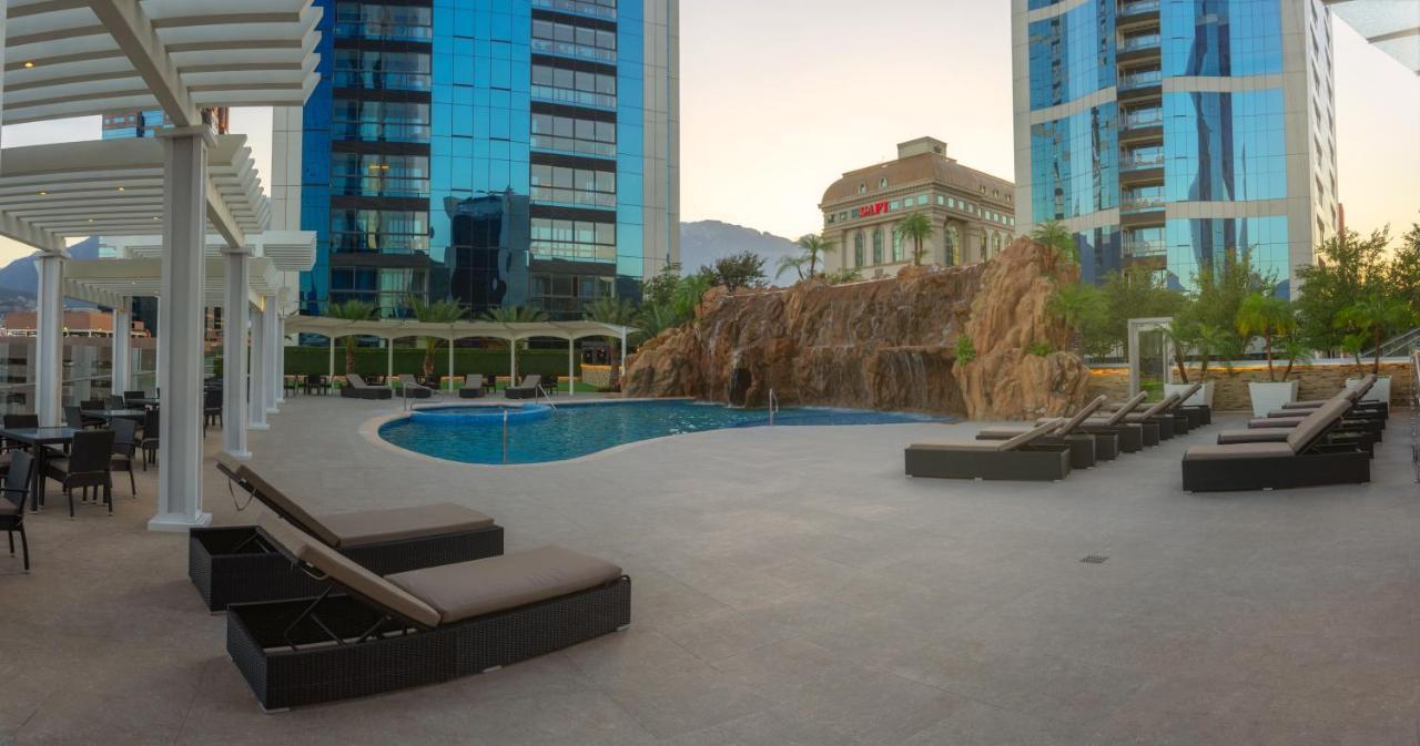 מלון San Pedro Garza Garcia Safi Royal Luxury Metropolitan מראה חיצוני תמונה The pool at the hotel