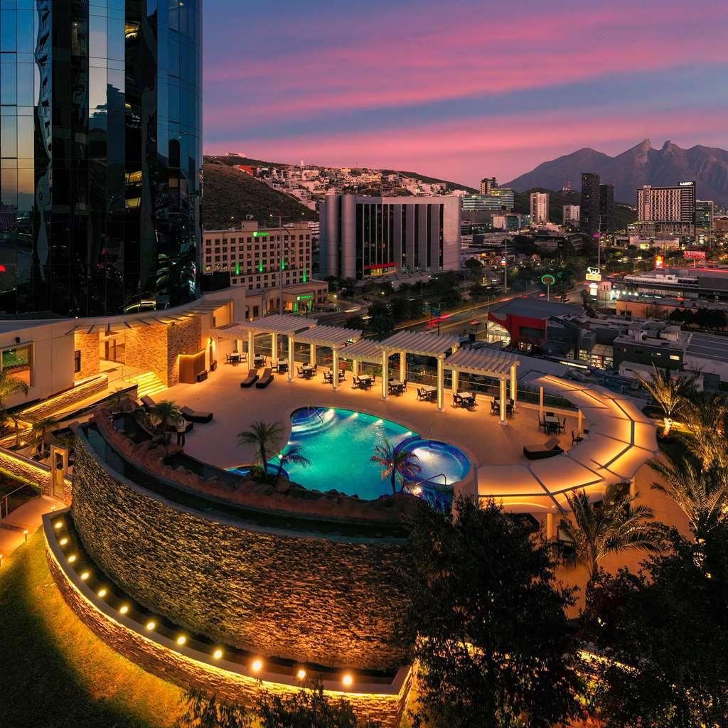 מלון San Pedro Garza Garcia Safi Royal Luxury Metropolitan מתקנים תמונה The pool at the JW Marriott Scottsdale Resort and Spa at Camelback Inn