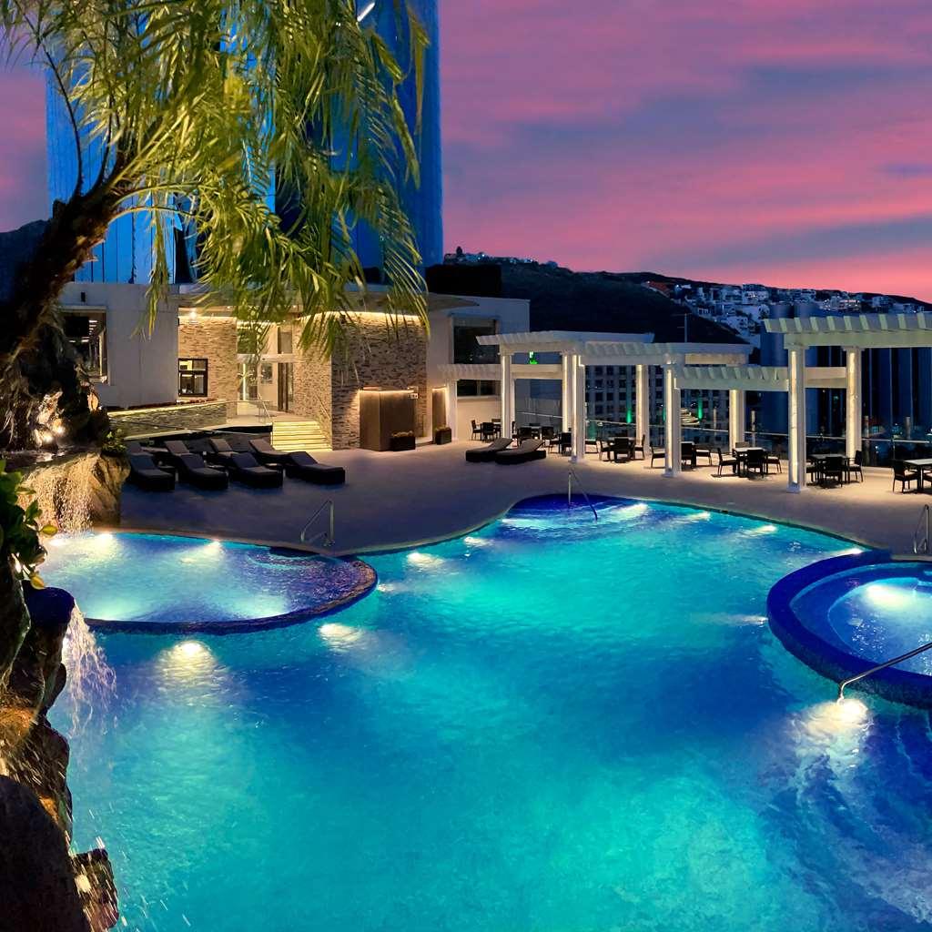 מלון San Pedro Garza Garcia Safi Royal Luxury Metropolitan מתקנים תמונה The swimming pool at the hotel