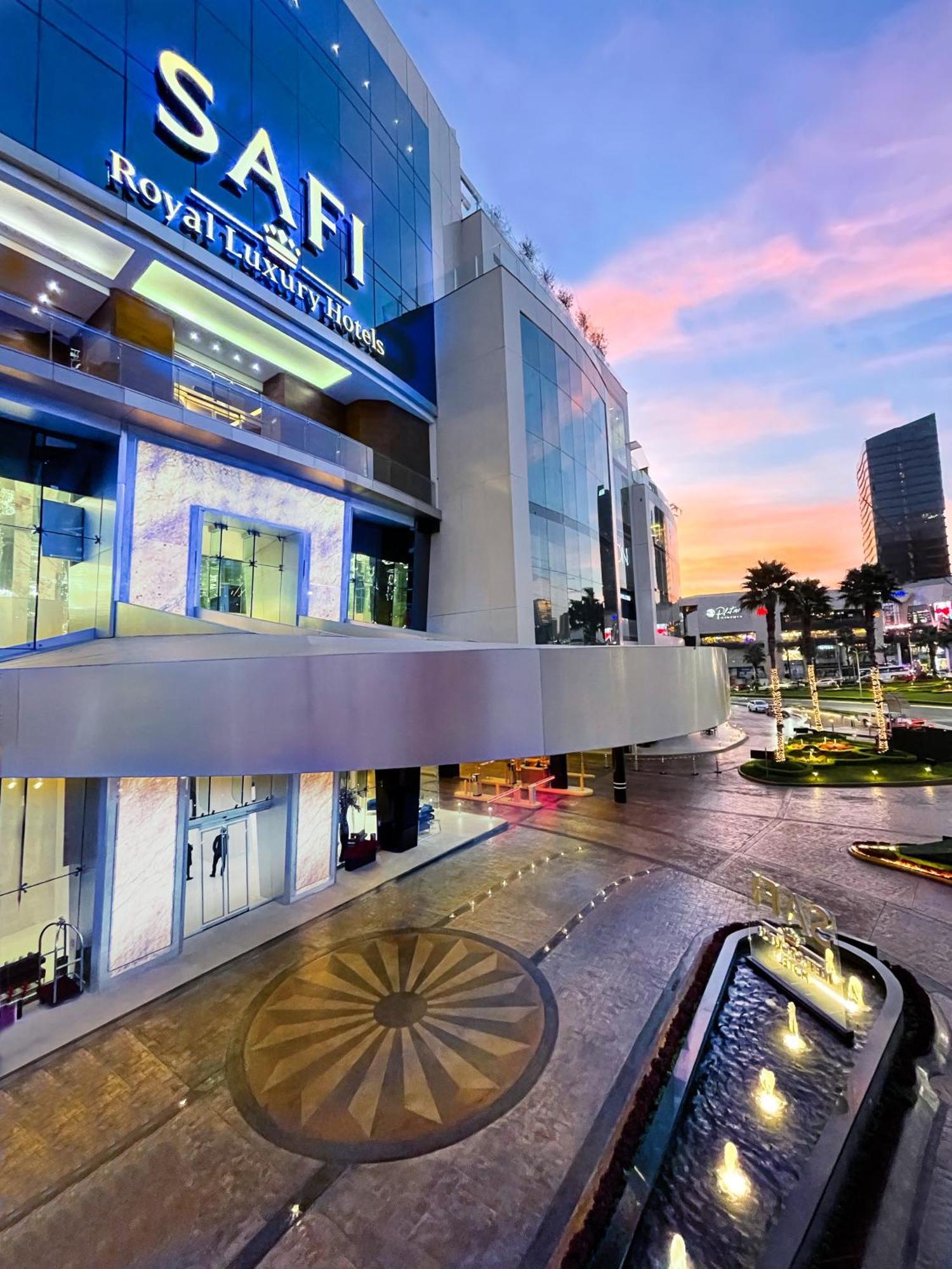 מלון San Pedro Garza Garcia Safi Royal Luxury Metropolitan מראה חיצוני תמונה The Village Outlets